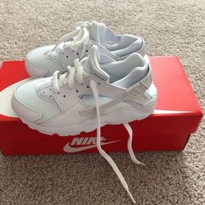 Kids White nike huarache